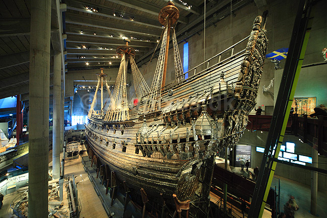 HMS Wasa. Vasa skibet ( ogs� kaldet Wasa, Wasan og Wasen ) p� Wasamuseet; ; Stockholm; Sverige; ; ; Orlogsskib, orlogsskibe, jomfrurejse, k�ntring, k�ntret, forlis, forlist, skib, skibe, krigsskib, krigsskibe, Vasamuseet, Regalskeppet, Regalskep, Gustav 2. Adolf , kanon, kanoner, master, tov�rk, sejlskib, sejlskibe
