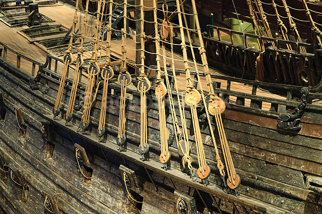 HMS Wasa. Vasa skibet ( ogs� kaldet Wasa, Wasan og Wasen ) p� Wasamuseet; ; Stockholm; Sverige; ; ; Orlogsskib, orlogsskibe, jomfrurejse, k�ntring, k�ntret, forlis, forlist, skib, skibe, krigsskib, krigsskibe, Vasamuseet, Regalskeppet, Regalskep, Gustav 2. Adolf , kanon, kanoner, master, tov�rk, sejlskib, sejlskibe