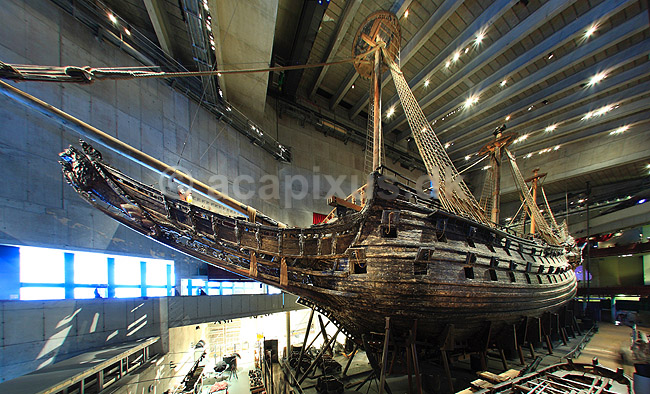 HMS Wasa. Vasa skibet ( ogs� kaldet Wasa, Wasan og Wasen ) p� Wasamuseet; ; Stockholm; Sverige; ; ; Orlogsskib, orlogsskibe, jomfrurejse, k�ntring, k�ntret, forlis, forlist, skib, skibe, krigsskib, krigsskibe, Vasamuseet, Regalskeppet, Regalskep, Gustav 2. Adolf , kanon, kanoner, master, tov�rk, sejlskib, sejlskibe