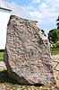 Jellingstenene. Jelling stenen med Kristus figuren foran Jelling Kirke p� kirkeg�rden  Jelling / Jylland Danmark   Jellingestenene, Jellingestenen, Jellingstenen, Harald Bl�tand, runer, runesten, religion, kristendom, kirker, kirke, Kristusfigur, Christus, UNESCO World Heritage, UNESCO Verdensarv
