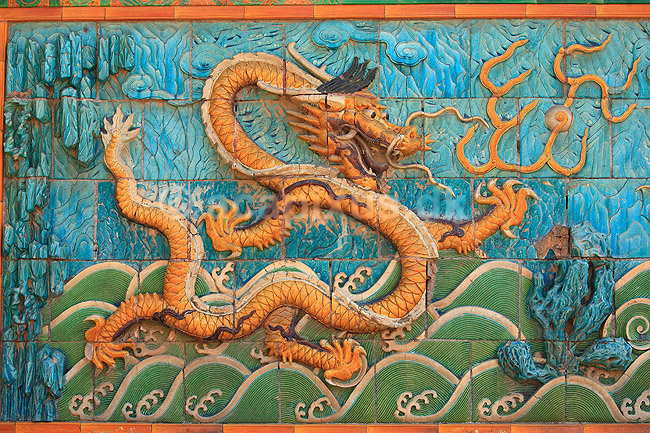 Den Forbudte By. Drage figurer p� Nine Dragon Screen (Jiulongbi) i Den Forbudte By i Beijing.; ; Den Forbudte By / Beijing; Kina; ; ; Palace Museum, The Forbidden City, Det kejserlige palads, UNESCO Verdens Kulturarv, UNESCO World Heritage