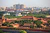 Den Forbudte By. Den Forbudte By med Beijing i baggrunden set fra Jingshan Park.  Den Forbudte By / Beijing Kina   Palace Museum, The Forbidden City, Det kejserlige palads, UNESCO Verdens Kulturarv, UNESCO World Heritage