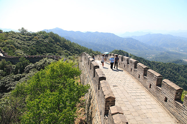 Kinesiske Mur. Den Kinesiske Mur ved Badaling, det bedst bevarede stykke af muren; ; Kinesiske Mur / Badaling; Kina; ; ; turistsev�rdigheder, turisme, Den Store Mur, The Great Wall, UNESCO World Heritage, UNESCO Verdens Arv, beskyttelse, invasion, forsvar, forsvarsmur