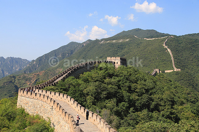 Kinesiske Mur. Den Kinesiske Mur ved Badaling, det bedst bevarede stykke af muren; ; Kinesiske Mur / Badaling; Kina; ; ; turistsev�rdigheder, turisme, Den Store Mur, The Great Wall, UNESCO World Heritage, UNESCO Verdens Arv, beskyttelse, invasion, forsvar, forsvarsmur