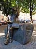 Nikifor statue. Bronce statue af Nikifor, ber�mt ukrainsk maler, i byen Lviv, der er regionshovedstad i Lviv Oblast (polsk: Lw�w, Lwow, tysk: Lemberg). V�rtsby til Euro 2012  Lviv Ukraine   Leopolis, UNESCO's Verdensarvsliste, Unesco World Heritage, Europamesterskab 2012, Euro12