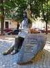 Nikifor statue. Bronce statue af Nikifor, ber�mt ukrainsk maler, i byen Lviv, der er regionshovedstad i Lviv Oblast (polsk: Lw�w, Lwow, tysk: Lemberg). V�rtsby til Euro 2012  Lviv Ukraine   Leopolis, UNESCO's Verdensarvsliste, Unesco World Heritage, Europamesterskab 2012, Euro12