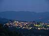 Barga. Bjerglandsby i aftenskumringen i Toscana nord for Lucca. Duomo di Barga p� toppen af landsbyen  Barga Italien   Landskab, Toscany