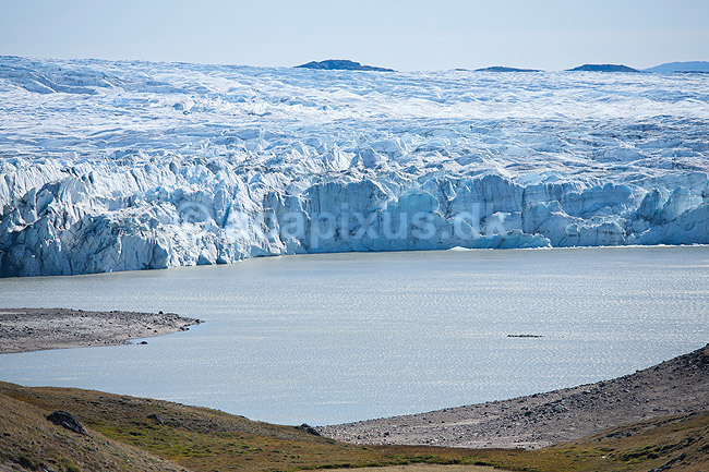 Indlandsisen. Indlandsisen med fjeldlandskab i forgrunden n�r Russel gletscheren p� Gr�nland; ; Kangerlussuaq; Gr�nland; ; ; S�ndre Str�mfjord, landskaber, indlandsis, gletcher, gletsjer, gletscher, br�, is-br�, skri�j�kull, j�kel, glacier