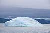 Isbjerge. Isbjerg, der er rullet rundt s� den afsmeltede bund ses, foran Arveprinsens � nord for Ilulissat  Ilulissat Gr�nland   Jakobshavn, isbjerge, iceberg, icebergs