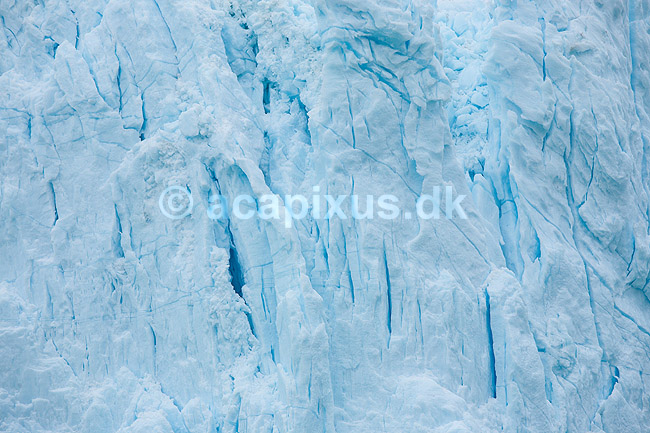 Eqi gletsjeren. Spr�kker i isen i Eqi; ; Ilulissat; Gr�nland; ; ; Jakobshavn, landskaber, gletcher, gletsjer, gletscher, br�, is-br�, skri�j�kull, j�kel, glacier