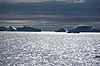 Isbjerg. Isbjerge i havet ud for Ilulissat  Ilulissat Gr�nland   Jakobshavn, isbjerge, iceberg, icebergs