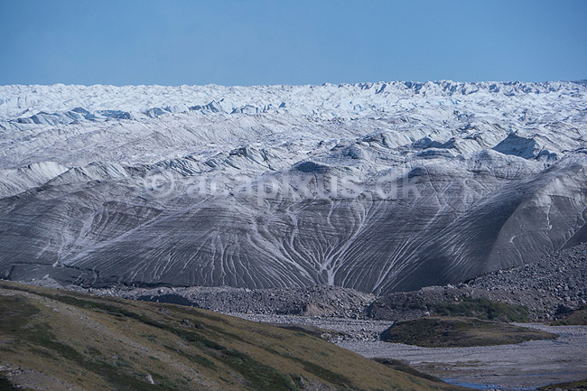 Indlandsisen. Indlandsisen med fjeldlandskab i forgrunden n�r Russel gletscheren p� Gr�nland; ; Kangerlussuaq; Gr�nland; ; ; S�ndre Str�mfjord, landskaber, indlandsis, gletcher, gletsjer, gletscher, br�, is-br�, skri�j�kull, j�kel, glacier