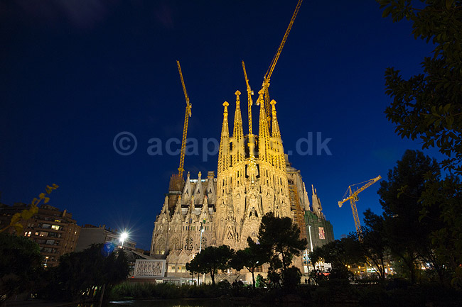 La Sagrada Familia. Byggekraner over Gaudis uf�rdige kirke, Sagrada Familia, i Barcelona; ; Barcelona; Spanien; ; ; Temple Expiatori de la Sagrada Familia, Basilica and Expiatory Church of the Holy Family, Antoni Gaudi, UNESCO world heritage