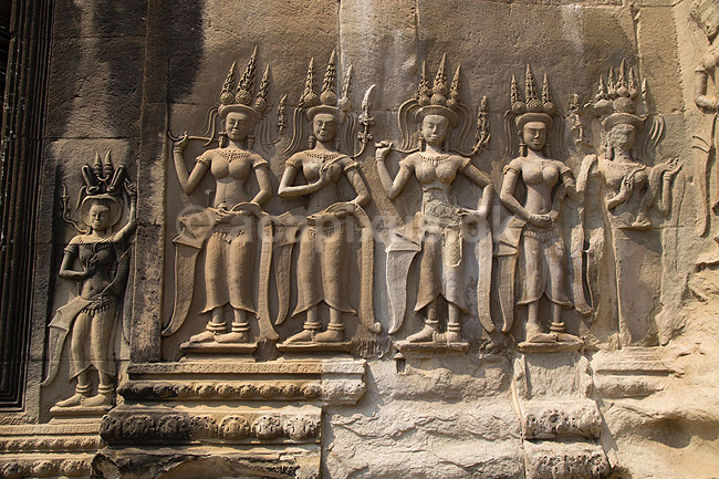 Apsara figurer i Angkor Wat. Apsara figurer i Angkor Wat templet i Angkor Archeological Park, World Heritage Site, bygget i 12e �rhundrede af Suryavarman II; ; Angkor Archeological Park / Siem Reap; Cambodia; ; ; Angkor Wat, Templer, Khmer riget