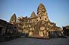 Angkor Wat. Angkor Wat templet i Angkor Archeological Park, World Heritage Site, bygget i 12e �rhundrede af Suryavarman II  Angkor Archeological Park / Siem Reap Cambodia   Angkor Wat, Templer, Khmer riget