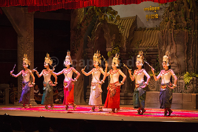 Khmer dansere. Khmer dansere ved Khmer dans show i Siem Reap i Cambodia; ; Siem Reap; Cambodia; ; ; Turisme, ferie, rejser, sightseeing