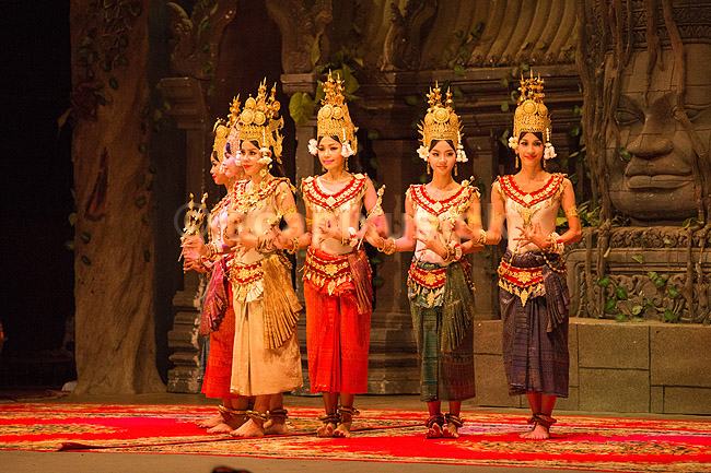 Khmer dansere. Khmer dansere ved Khmer dans show i Siem Reap i Cambodia; ; Siem Reap; Cambodia; ; ; Turisme, ferie, rejser, sightseeing