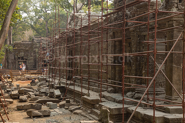 Ta Prohm / Angkor Wat. Restaurationsarbejde i Ta Prohm templet i Angkor Archeological Park, World Heritage Site, bygget i 12e �rhundrede af Jayavarman VII; ; Angkor Archeological Park / Siem Reap; Cambodia; ; ; Angkor Wat, Templer, Khmer riget, stillads
