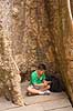 Ta Prohm / Angkor Wat. Dreng spiller iPad ved tr�r�dder i Ta Prohm templet i Angkor Archeological Park, World Heritage Site, bygget i 12e �rhundrede af Jayavarman VII  Angkor Archeological Park / Siem Reap Cambodia   Angkor Wat, Templer, Khmer riget, computerspil, tablet, tablets