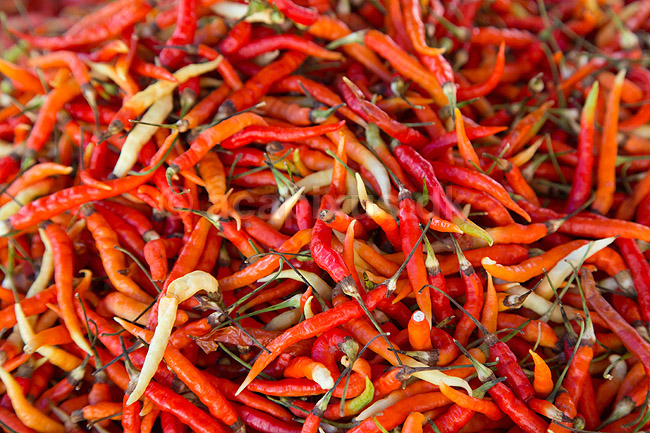 Chili. Chili p� marked i Thailand; ; ; Thailand; ; ; Krydderi, krydderier, mad, gr�ntsager