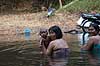 Baby med bedstemor. Familie af mor, baby og bedstemor bader i flod i Thailand   Thailand   Hygiejne