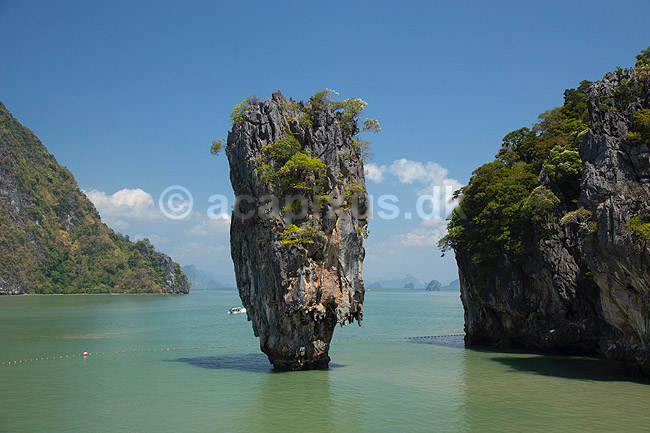 James Bond Island. Ko Khao Phing Kan  alias  James Bond  Island  i Ao Phang Nga National Park i Thailand ; ; ; Thailand; ; ; sev�rdigheder, rejser, turisme