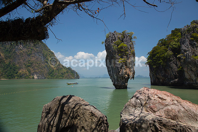 James Bond Island. Ko Khao Phing Kan  alias  James Bond  Island  i Ao Phang Nga National Park i Thailand ; ; ; Thailand; ; ; sev�rdigheder, rejser, turisme