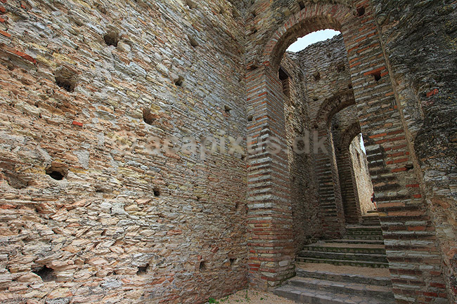 Grotte di Catullo. Ruiner efter gammel romers villa p� den nordlige spids ved Sirmione ved Gardas�en; ; Grottoes of Catullus / Sirmione; Italien; ; sev�rdigheder; Lago di Garda