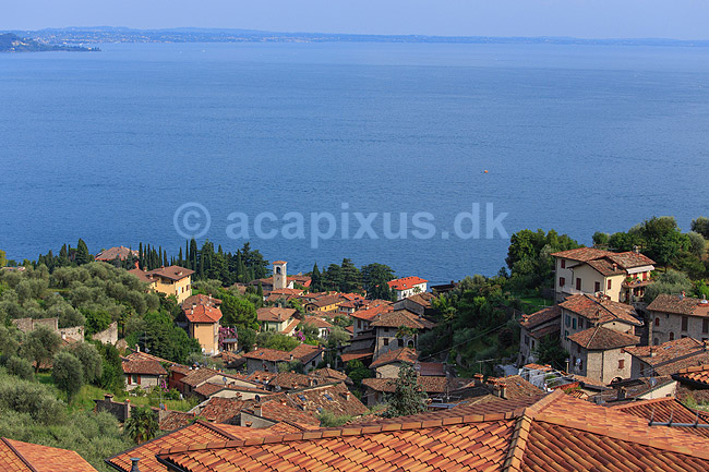 Gardas�en. Udsigt over Gardas�en, Lago di Garda, fra byen Supiane ved Gardone Riviera; ; Gardas�en / Gardone Riviera; Italien; ; landskaber; turisme