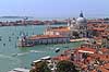 Venedig. St Maria of Salute Basilica set fra Markust�rnet (Campanile di San Marco) i Venedig  Venedig Italien  sev�rdigheder turisme