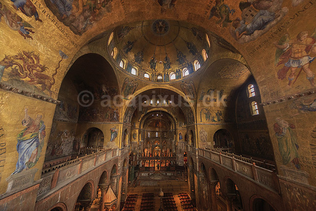 Venedig. Kirkerummet i Markuskirken (Saint Mark's Basilica) (Basilica Cattedrale Patriarcale di San Marco ) med forgyldte mosaikker; ; Venedig; Italien; ; sev�rdigheder; turisme