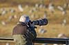 Naturfotograf. Fotograf med teleobjektiv p� monopod med Gimbalhead ved tranedansen ved Hornborga s�en / Hornborgasj�n  Hornborga s�en / Hornborgasj�n Sverige   naturfotografering, fuglefotografering, fuglefotograf, objektiv, objektiver, Canon