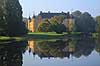 Krenkerup Estate. Krenkerup Slot reflekteres i s�  Saksk�bing Danmark   Slotte, gods, godser, egeskov