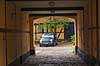 Maribo k�bstad. Bil parkeret i bagg�rd i N�rregade i Maribo. Bindingsv�rk  Maribo Danmark   k�bst�der, Lolland, Fiat Cinquecento