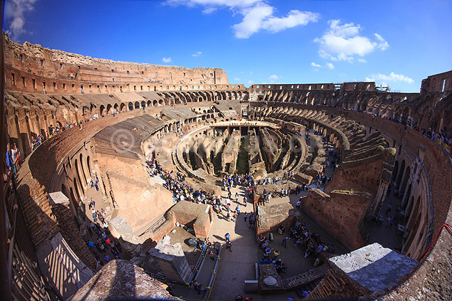 Colosseum. Colosseum i Rom; ; Rom; Italien; ; Sev�rdigheder; romerriget, gladiatorkampe, turistsev�rdigheder, teatre, Colosseo, Coloseum, Collosseum, Colloseum