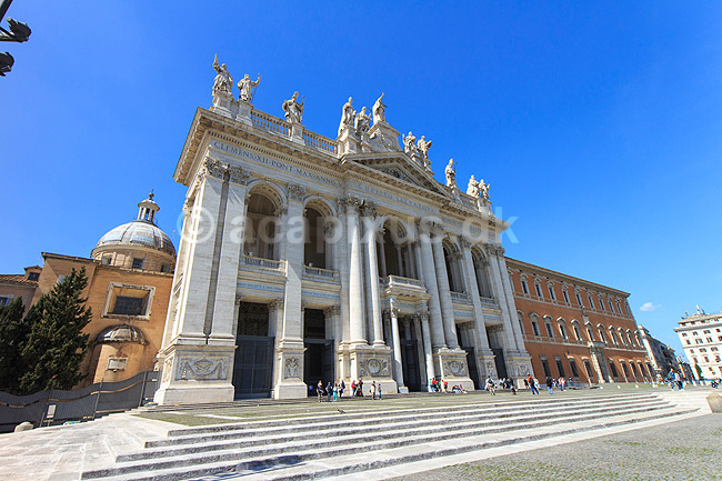 San Giovanni in Laterano. Roms domkirke, Basilica di San Giovanni in Laterano. Paved�mmets s�de indtil 1400 tallet; ; Rom; Italien; ; Sev�rdigheder; turistsev�rdigheder, kirker