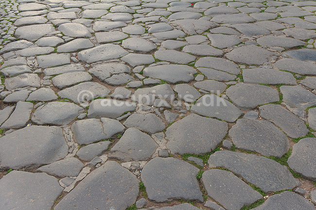 Romersk gade. Brosten p� gaden ved Colosseum; ; Rom; Italien; ; Sev�rdigheder; turistsev�rdigheder