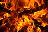 Flammer. Ilden blusser i b�l  Lake �snen Sverige   Varme, forbr�nding, ild