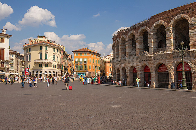 Verona. Piazza Br� med Arena di Verona; ; Verona; Italien; ; Sev�rdigheder; 