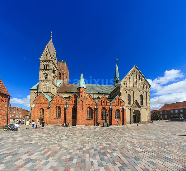 Ribedomkirke. Ribe Domkirke (Vor Frue Kirke Maria) p� Torvet i Ribe; ; Ribe; Danmark; ; Sev�rdigheder; Kirker, Domkirker, kristendom, 