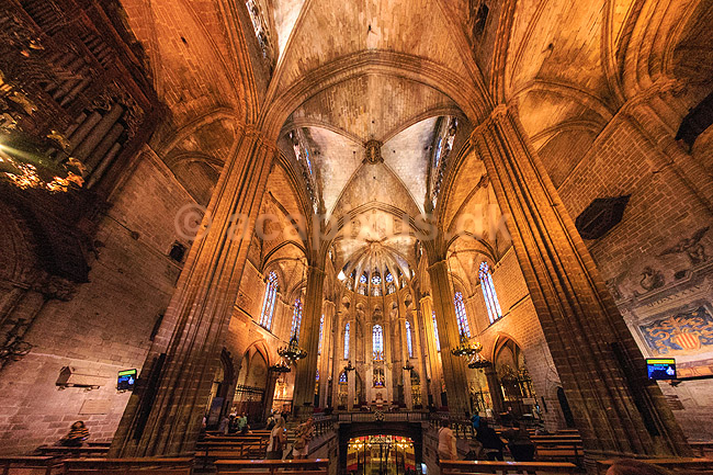Catedral de Barcelona. Hovedskibet i katedralen i Barcelona; ; Catedral de Barcelona / Barcelona; Spanien; ; ; Kirker, katedraler, kristendom, katolsk, religion, sev�rdigheder