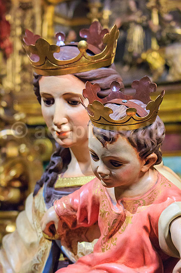 Jesus og Maria. Statuetter af Jesus og Maria i katedralen i Barcelona; ; Catedral de Barcelona / Barcelona; Spanien; ; ; Kirker, katedraler, kristendom, katolsk, religion, sev�rdigheder