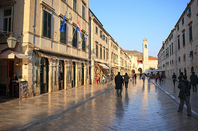 Dubrovnik. Stradun gaden med blankslidt marmor brosten i den gamle bydel i Dubrovnik; ; Dubrovnik; Kroatien; ; ; Croatien