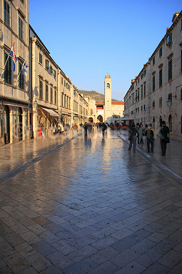 Dubrovnik. Stradun gaden med blankslidt marmor brosten i den gamle bydel i Dubrovnik; ; Dubrovnik; Kroatien; ; ; Croatien