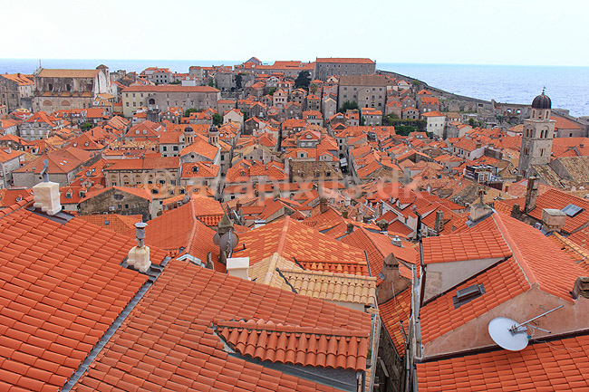 Dubrovnik. Udsigt fra bymuren over hustage i den gamle bydel i Dubrovnik; ; Dubrovnik; Kroatien; ; ; Croatien