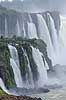 Iguazu vandfaldene. Iguazu vandfaldene med Garganta del Diablo bagerst set fra den Argentinske side af vandfaldene - til h�jre Argentina til venstre Brasilien  Iguazu Argentina Sydamerika  Vandfald, The Iguazu Falls, Iguaz� Falls, Iguassu Falls, Igua�u Falls, Cataratas del Iguaz�, Cataratas do Igua�u 