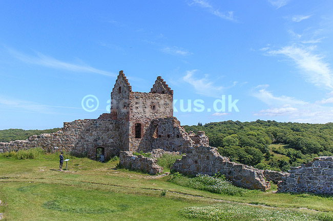 Hammershus. Blommet�rnet ved Hammershus slotsruin; ; Bornholm; Danmark; ; Sev�rdigheder; Turistattraktion