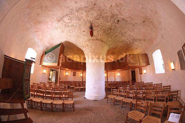 Olsker. Kirkerummet i Ols kirke - Olsker; ; Olsker / Bornholm; Danmark; ; ; Rundkirke, rundkirker, kirke, kirker, kristendom, religion