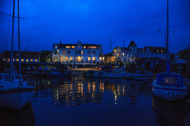 Sandvig. Aftenstemning p� Sandvig Havn; ; Sandvig / Bornholm; Danmark; ; ; Stemninger, tusm�rke