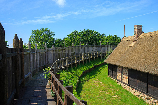 Middelaldercenter. Pallisaden p� Bornholms Middelaldercenter; ; �sterlars / Bornholm; Danmark; ; ; 